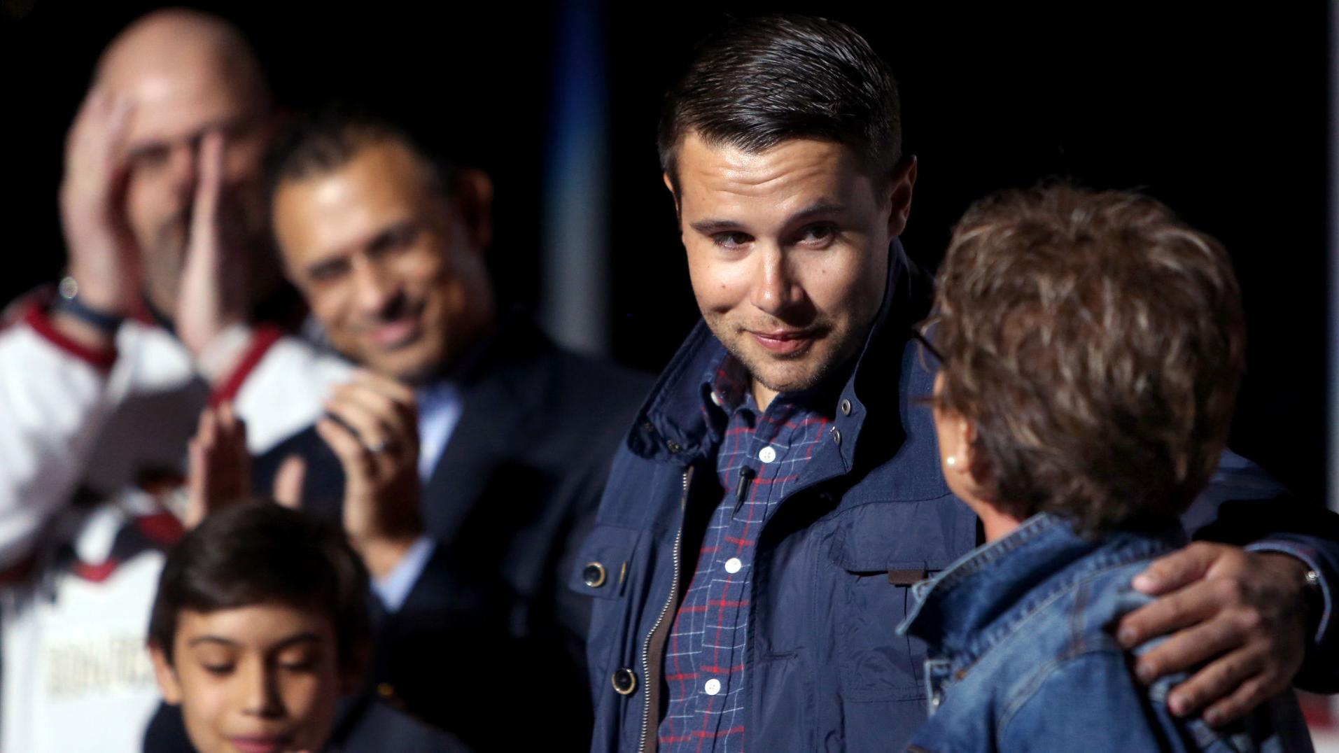 Craig Cunningham honored at Tucson Roadrunners game; 'he's going to do great things'